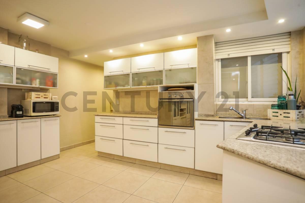 VENTA o PERMUTA 4 ambientes Renovado 4°piso c/Balcon + Cochera Opc PALERMO — foto 1