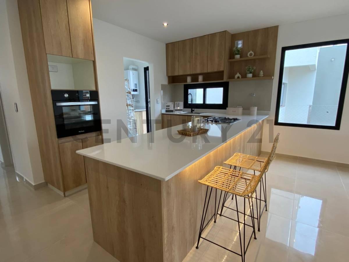 CASA DESTACADA EN UNA PLANTA — foto 1