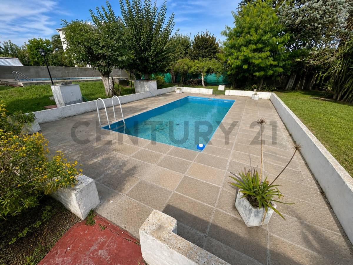 VENTA DE CASA SOBRE IMPORTANTE LOTE EN CIUDAD DE MARCOS PAZ, FACILIDADES DE PAGO, FINANCIACIÓN PERS — foto 1