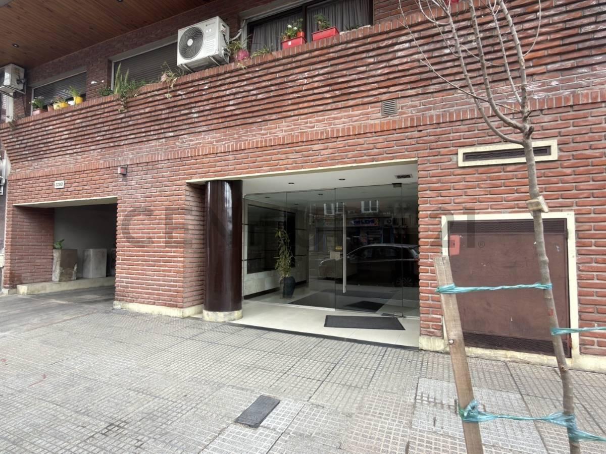 Villa del Parque- Depto 2 ambientes al frente, balcón y espacio guardacoche fijo y cubierto- — foto 1