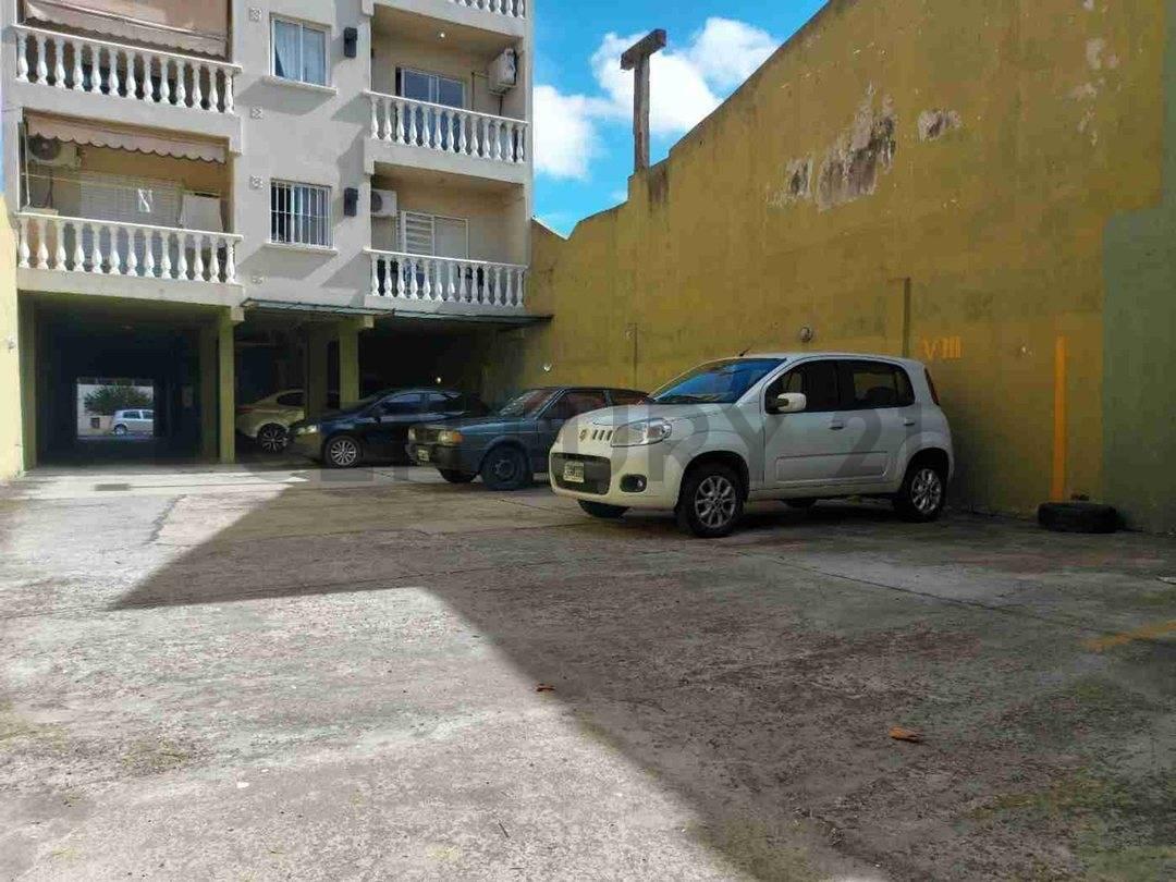 Venta cochera 12mts² en edificio en Santos Lugares — foto 1