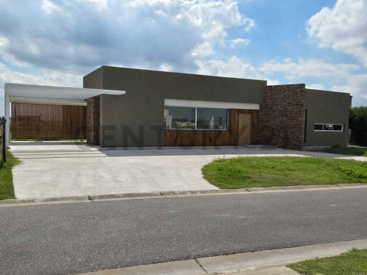 VENTA CASA EN BARRIO SAN SEBASTIAN- ESCOBAR- PERMUTA — foto 1