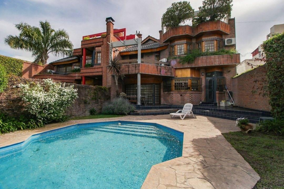 VENTA Casa de gran categoría – Villa Sarmiento – Pileta, Quincho y Jardín Premium - Acepta permuta — foto 1