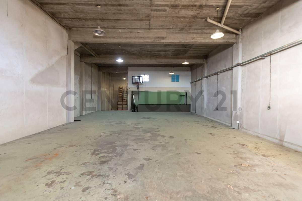 VENTA PERMUTA DEPOSITO EN VILLA BOSCH CON OFICINAS Y PATIO — foto 1