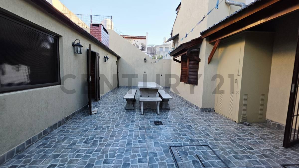 VENTA CASA 5 AMB PARRILA/COCHERA/PATIO APTA CREDITO PERMUTA — foto 1