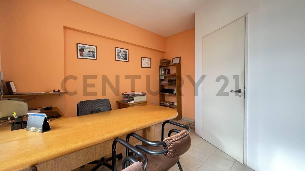 Departamento de 2 ambientes con balcón sobre Av. Rivadavia – Liniers — foto 1