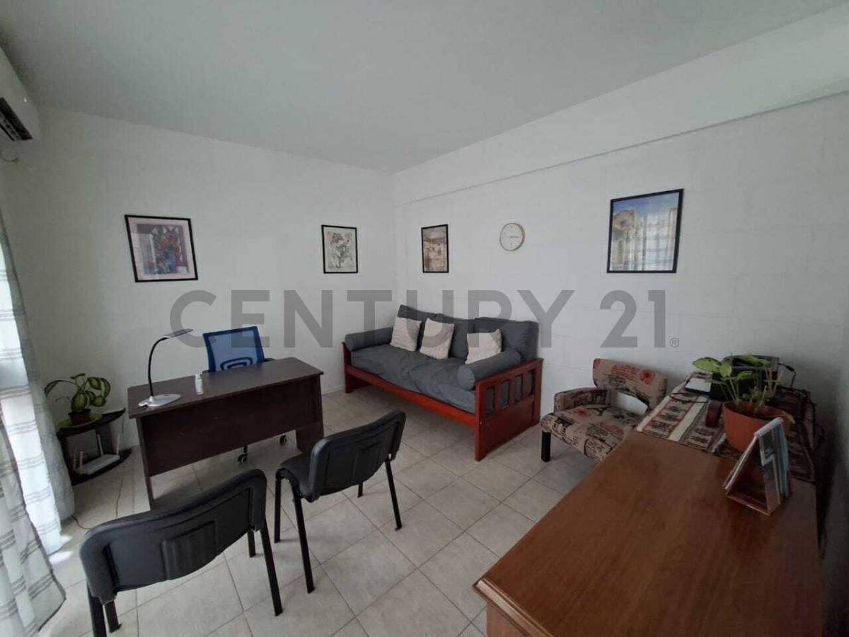 Venta oficina/consultorio a metros de Av. Belgrano – Monserrat — foto 1