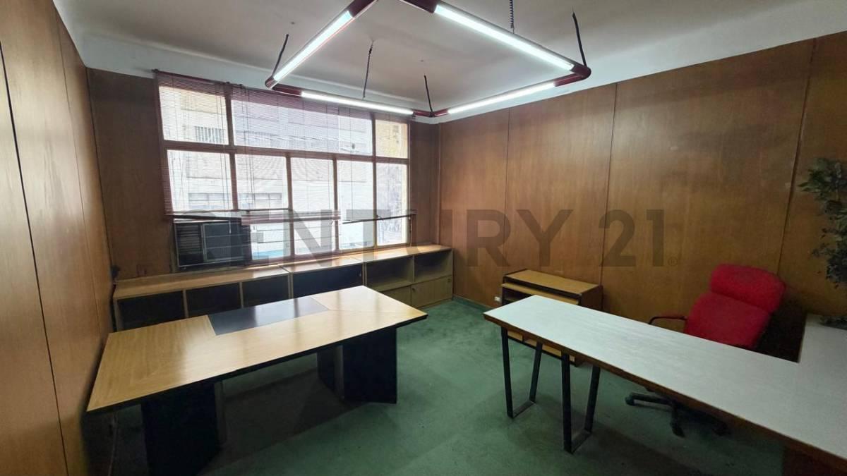 Oficina 4 Ambientes con Patio y 2 Baños en Tribunales – Bajas Expensas — foto 1