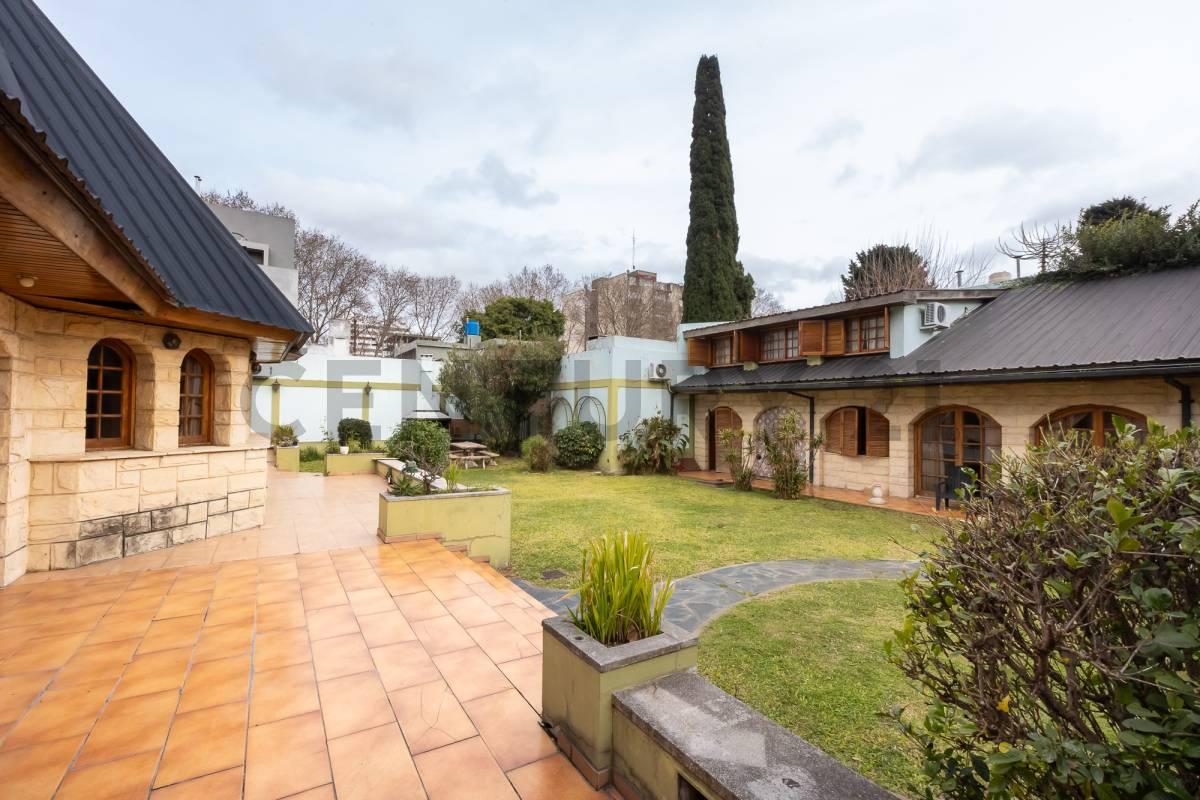 PROPIEDAD ÚNICA c/GRAN JARDÍN Y COCHERAS | CENTRO SAN MARTÍN. Permuta — foto 1
