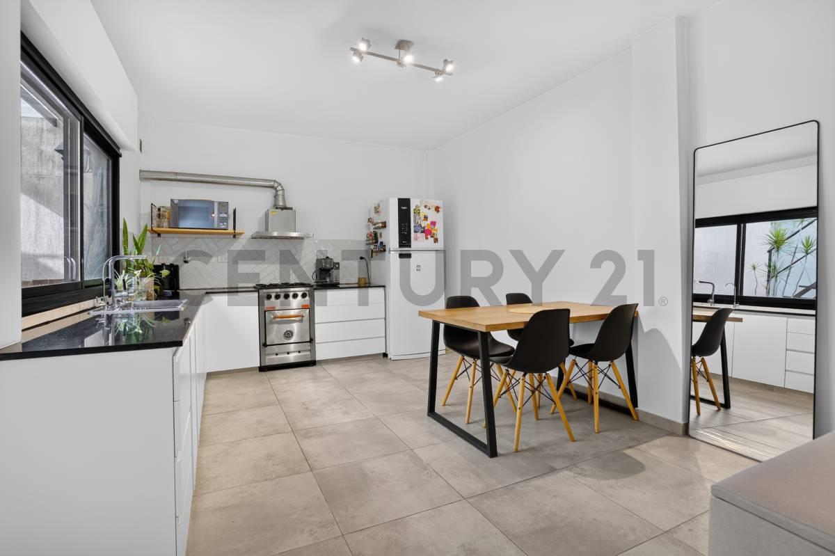 HERMOSO PH 2 AMB CON PATIO Y TERRAZA PROPIA- PERMUTA — foto 1