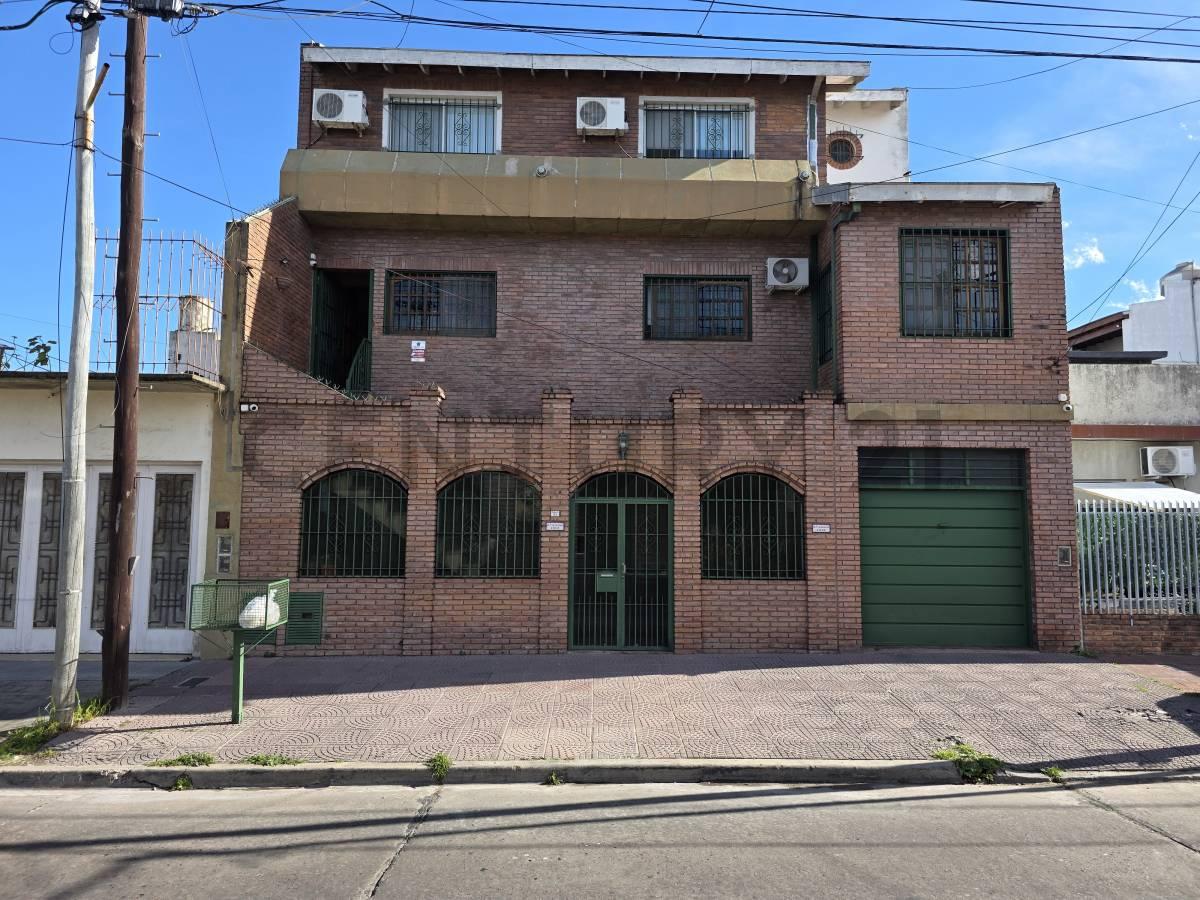 Venta de gran ph con garage en Villa Maipú. Acepta permuta — foto 1