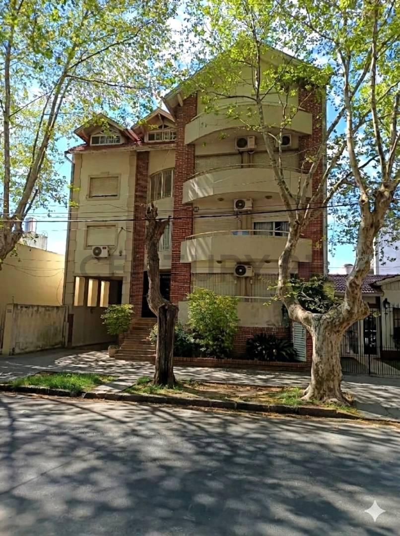 Venta Departamento 3 Ambientes Lomas de Zamora Frente Cochera Patio — foto 1