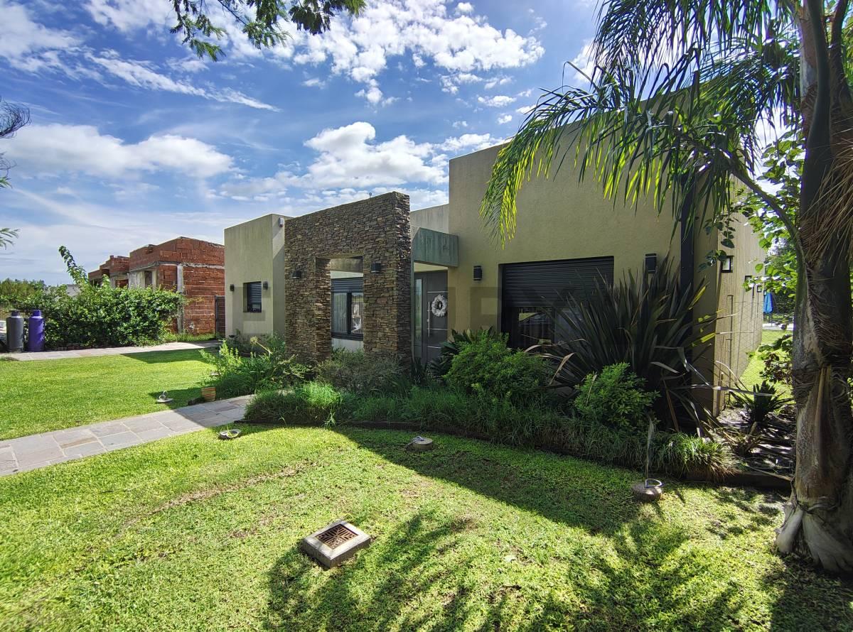 Venta de Casa 4 AMBIENTES en Luján — foto 1