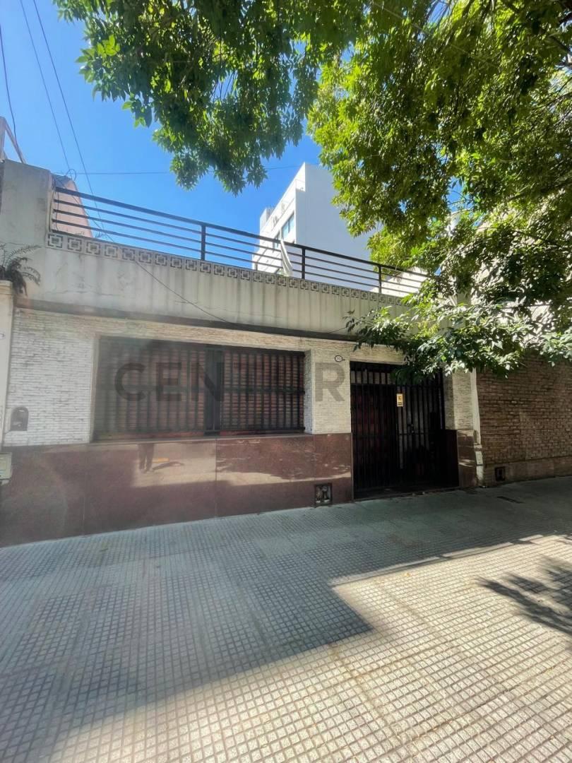 Casa en Venta sobre Lote propio en Flores Norte - Excelente potencial constructivo — foto 1
