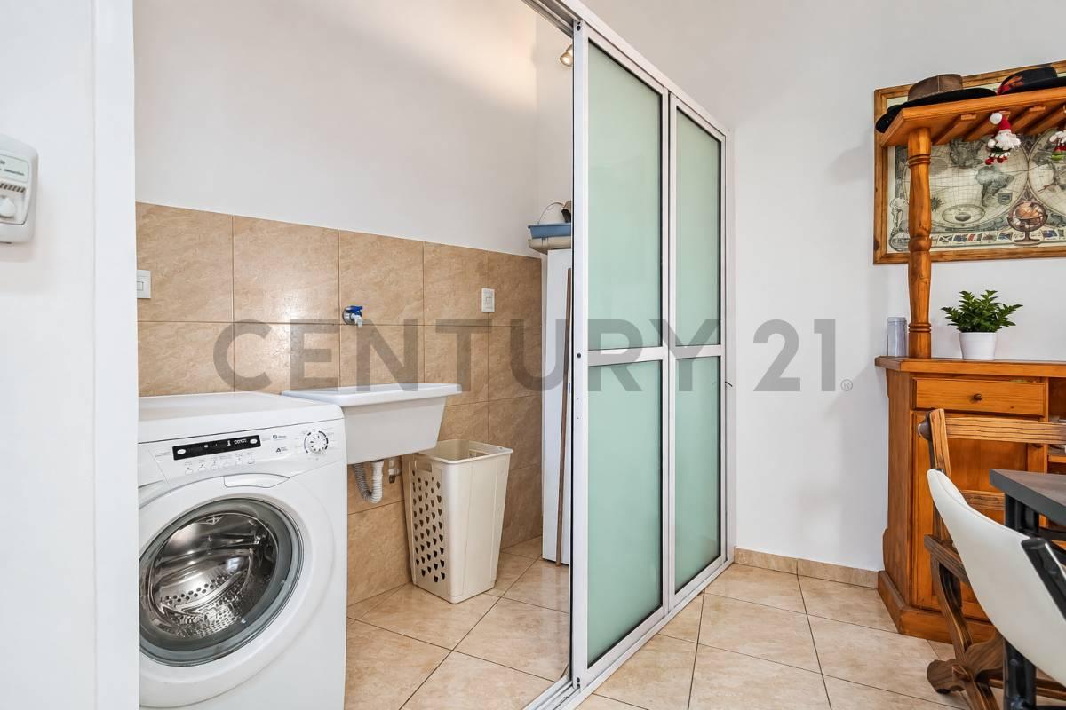 VENTA DE CASA AMPLIA SOBRE LOTE PROPIO EN EXCELENTE UBICACIÓN DE CABALLITO — foto 1