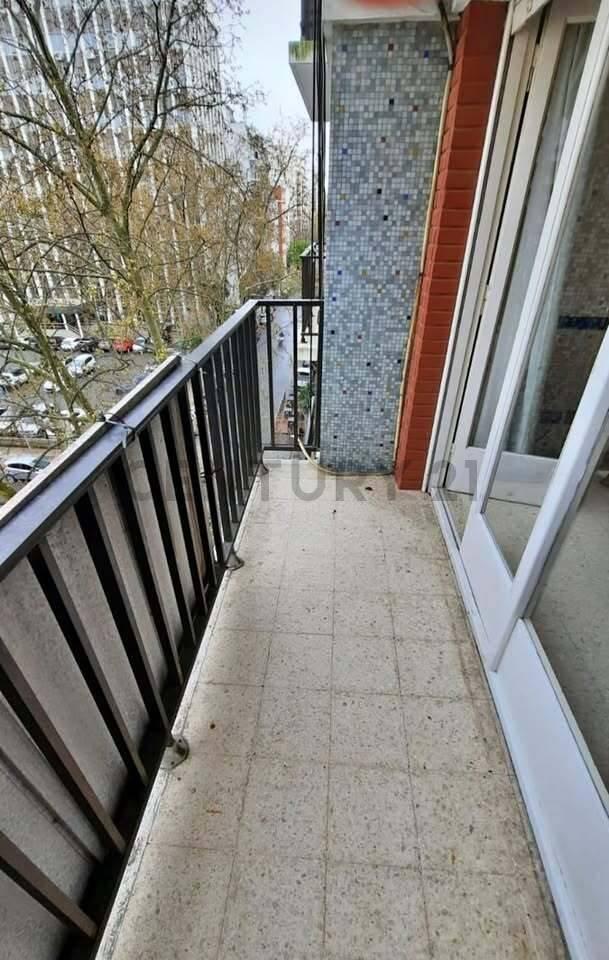 VENTA DEPTO 2 AMBIENTES CON BALCON A LA PLAZA COLON — foto 1