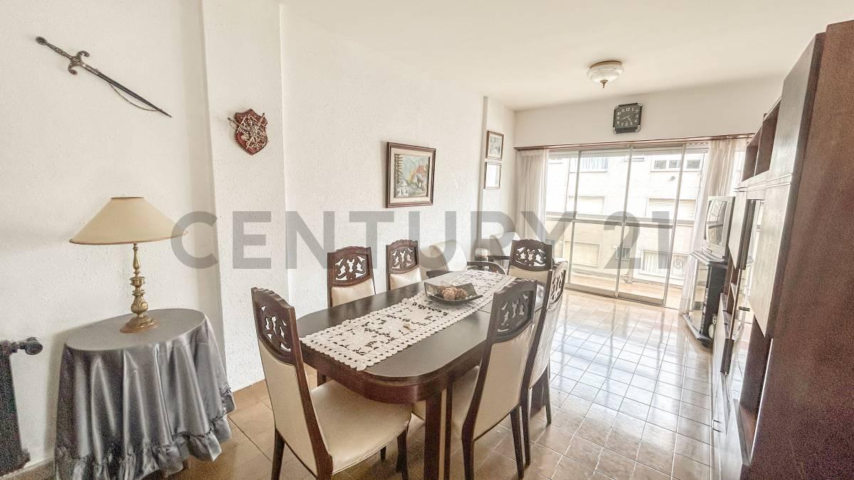 VENTA DEPARTAMENTO 3 AMBIENTES CON COCHERA Y BAULERA, ZONA CENTRO — foto 1