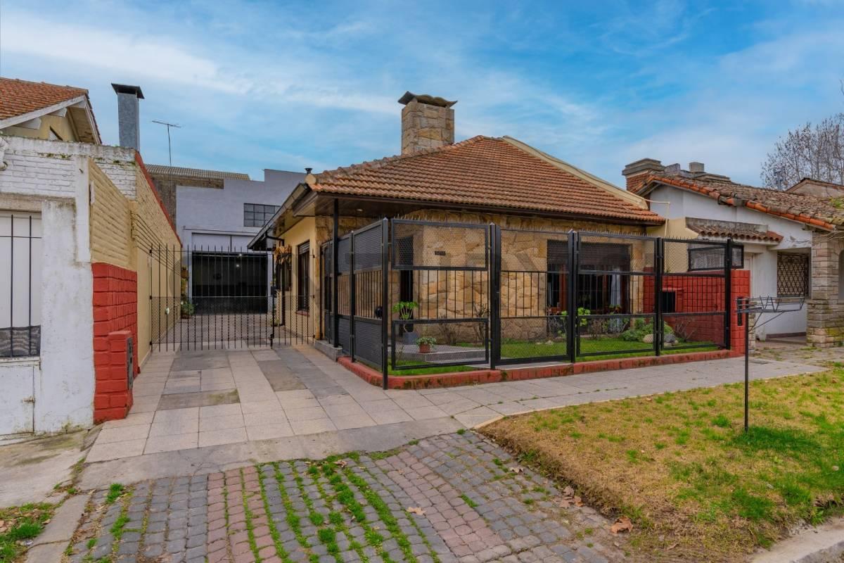 Venta Casa + Dúplex + Cochera para 18 Autos — foto 1