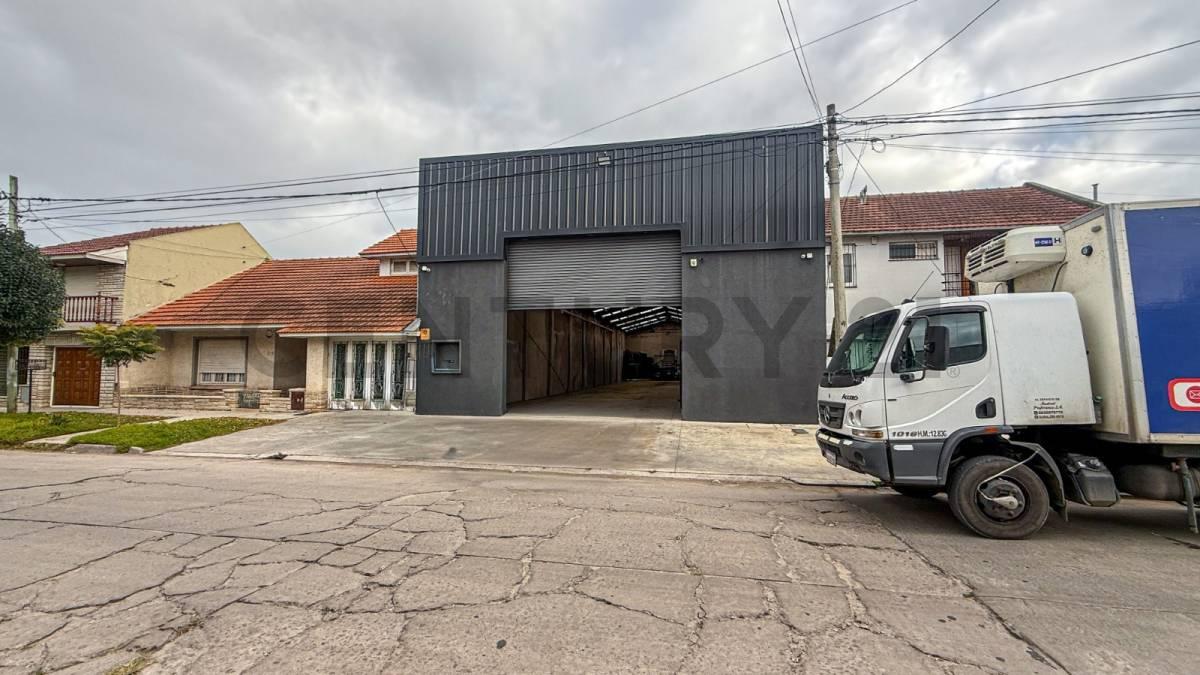 VENTA GALPON 450M2 BARRIO LAS AVENIDAS — foto 1