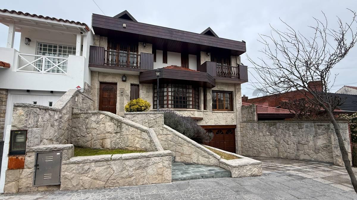 VENTA CASA 8 AMBIENTES EN EL BARRIO STELLA MARIS CON PILETA — foto 1