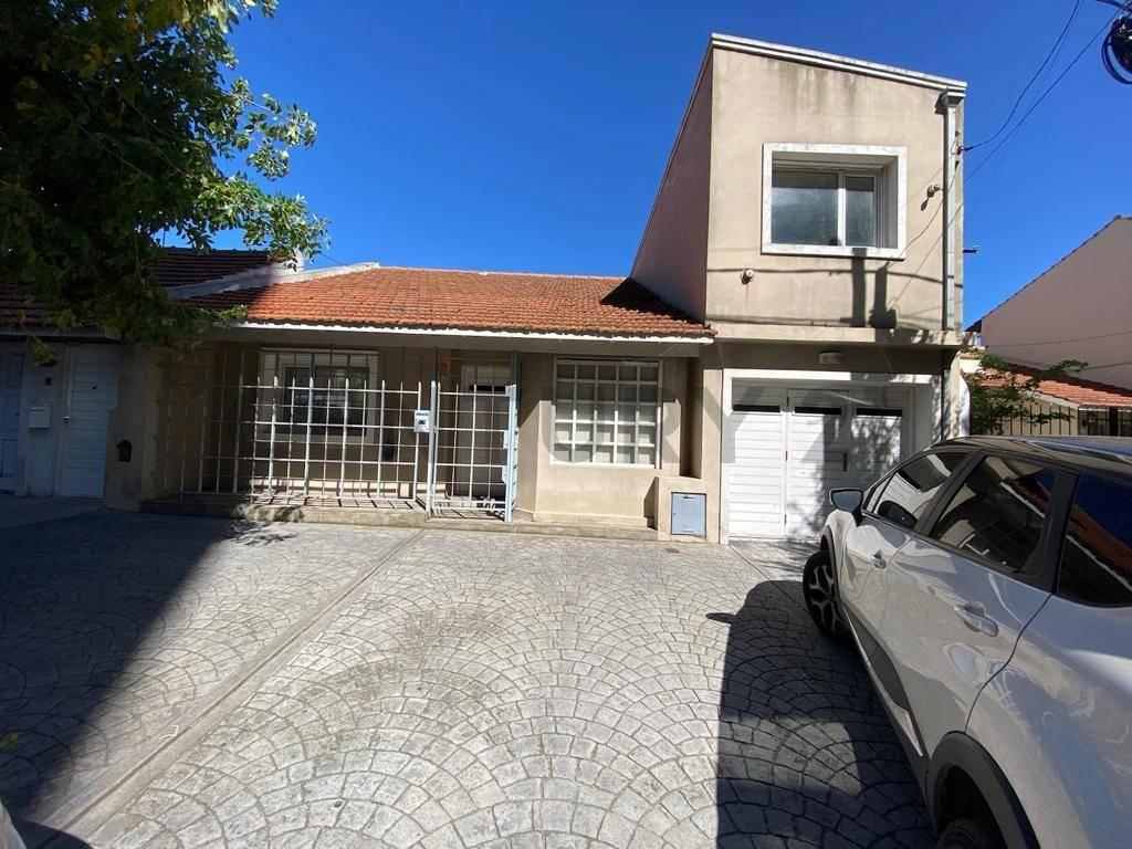 CASA DE 4 AMBIENTES CON PILETA, GARAJE PASANTE Y APTO CREDITO — foto 1