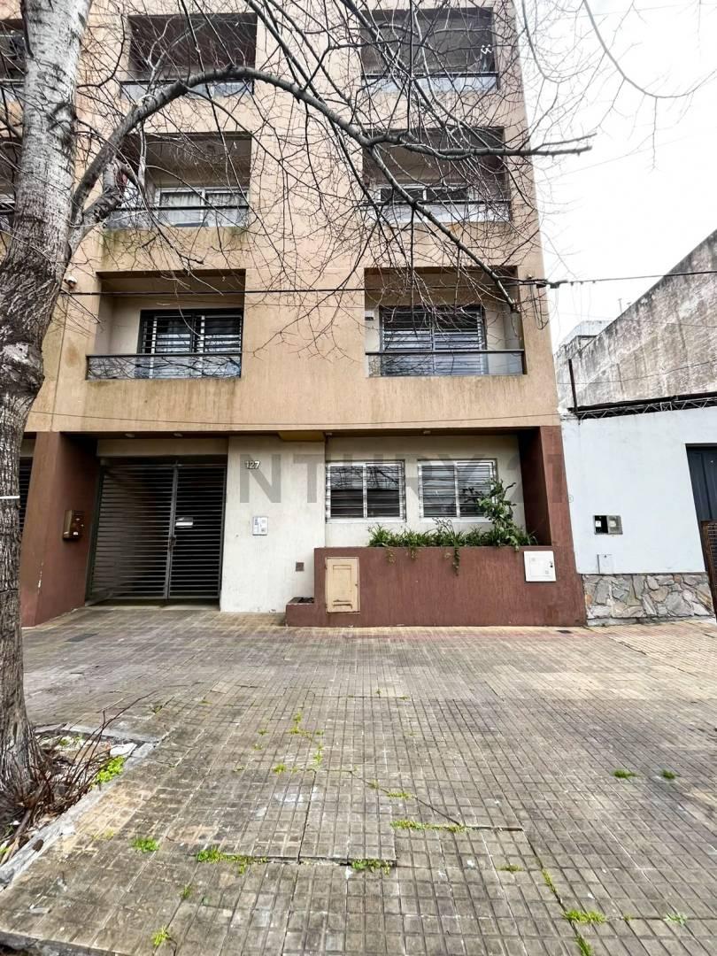 Departamento 2 ambientes con cochera - 1 piso por escalera — foto 1