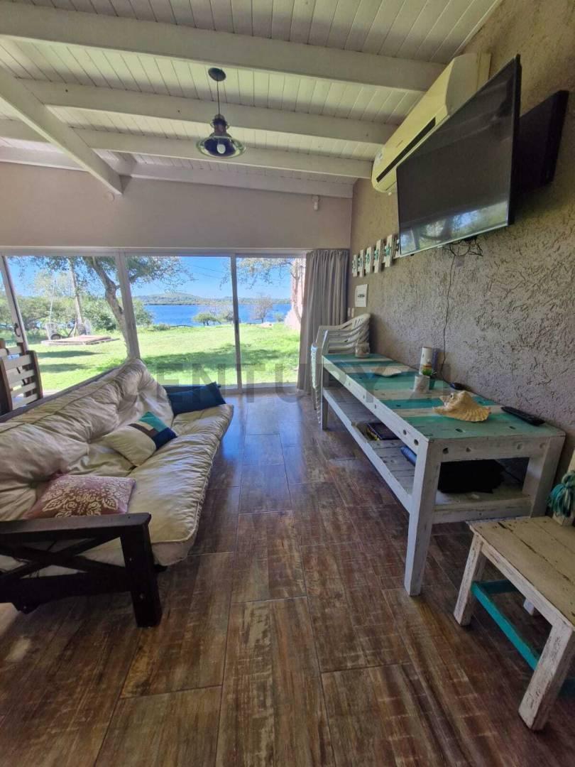 Casa frente al Lago de 3 dormitorios. — foto 1