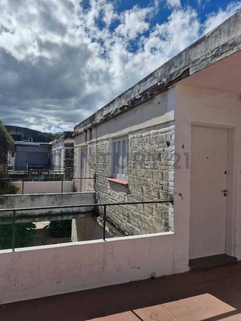 Departamento de 2 dor. en 1er piso x escalera — foto 1