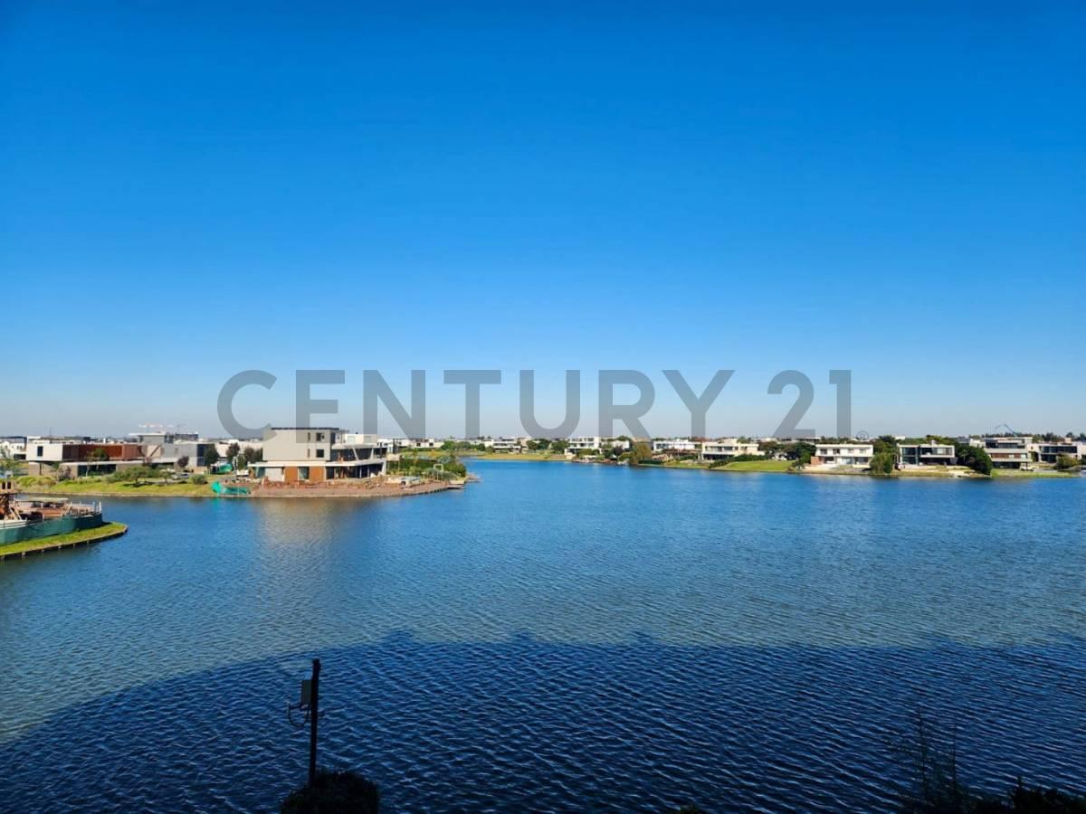 Islas del Golf Nordelta La Mansa con vista al lago central en venta. — foto 1