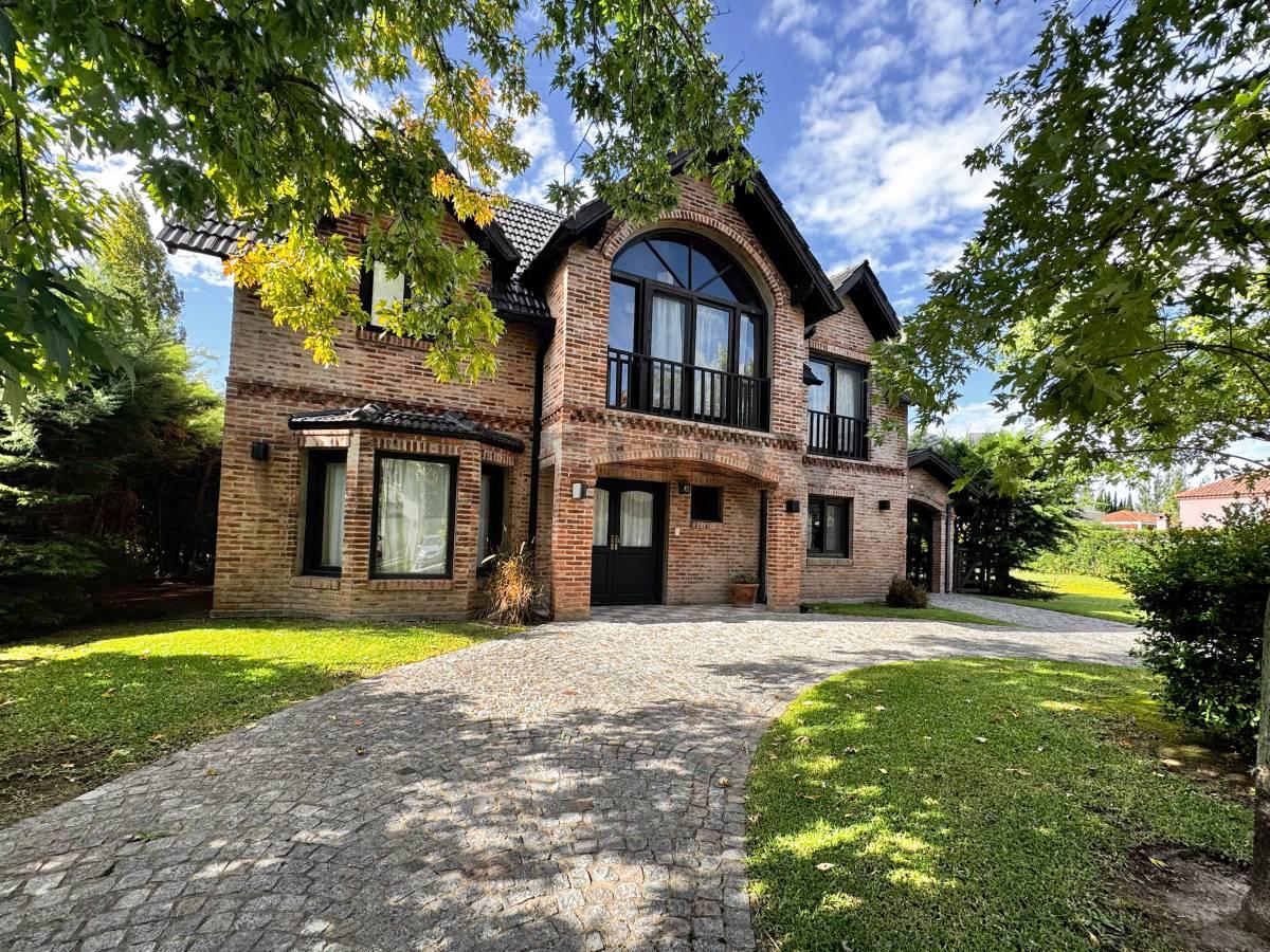 VENTA CASA EN LOTE INTERNO LA ALAMEDA, NORDELTA — foto 1