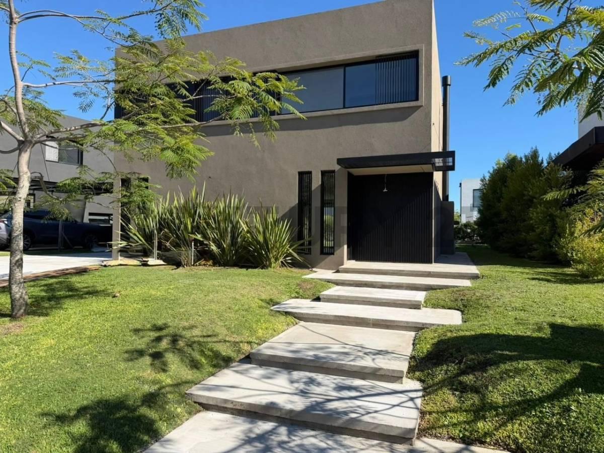 CASA EN VENTA EN LOS CASTAÑOS 4 AMB DEP Y PISCINA. — foto 1