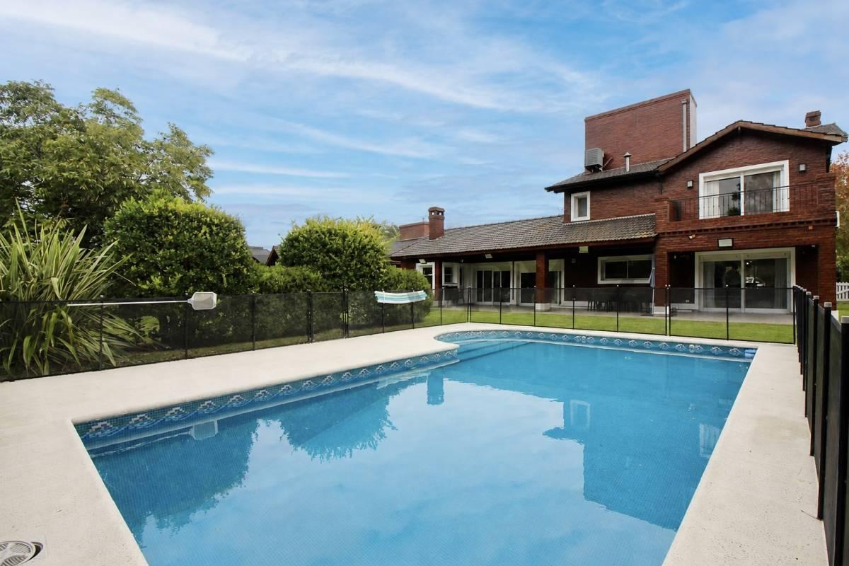 Venta casa en barrio privado Septiembre en terreno de 1.200 m2 — foto 1