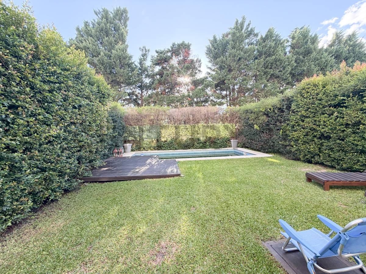 UNICO DOS AMBIENTES CON JARDIN, PARRILLA Y PILETA PROPIA. — foto 1