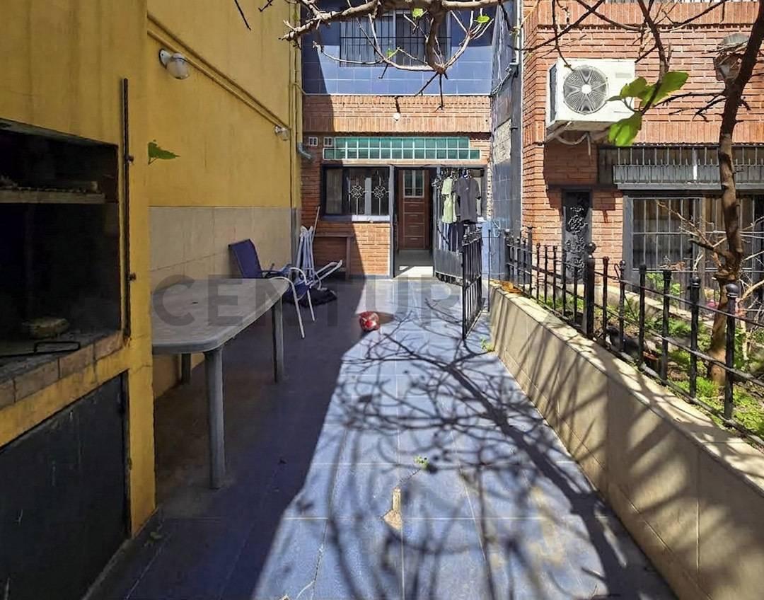 Venta Casa Caballito Norte cochera DOBLE, Parilla y Patio con jardín — foto 1