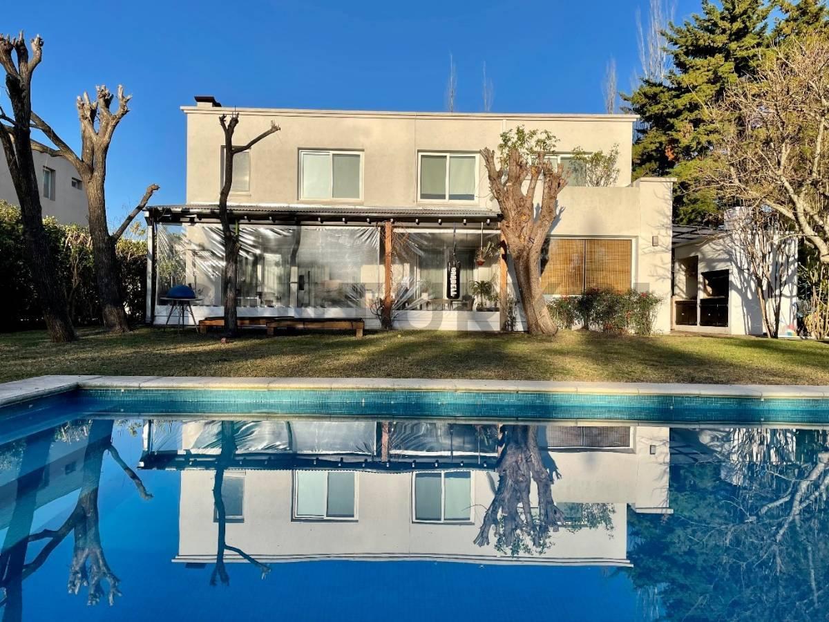 Casa al agua en venta en Castores Nordelta — foto 1
