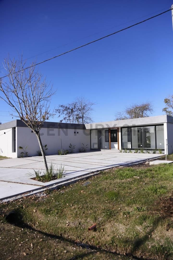 CASA EN VENTA EN BARRIO CERRADO LAS CAROLINAS — foto 1