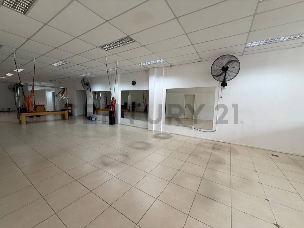 LOCAL EN CENTRO DE PILAR A LA VENTA — foto 1