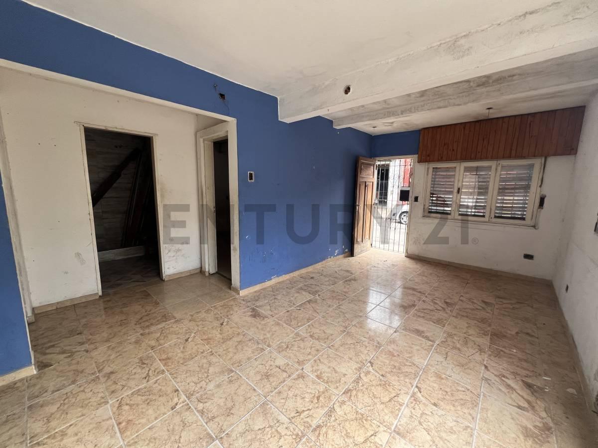 CASA MAS DEPARTAMENTOS A REFACCIONAR- IDEAL INVERSION — foto 1