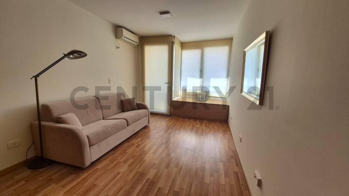 ALQUILER DE MODERNO MONOAMBIENTE CON BALCÓN, MUY LUMINOSO. APTO PROFESIONAL. — foto 1