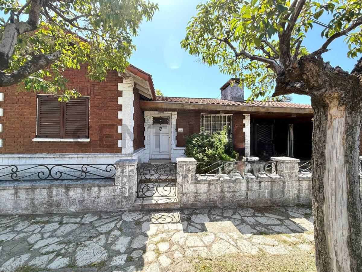 Venta Casa en Lote 15x30 en Ituzaingó Norte | 196 m² | Ideal Dos Familias o Inversión | A Reciclar | — foto 1