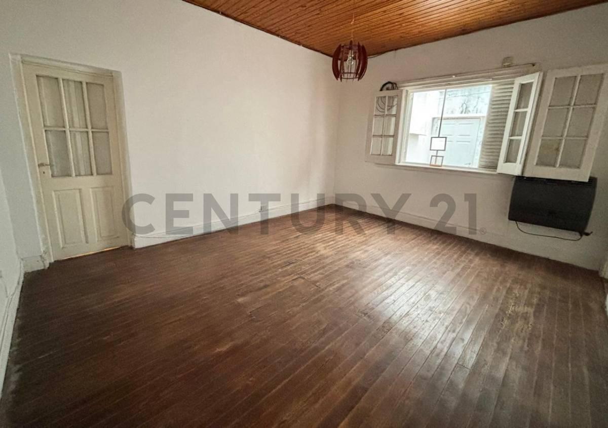 VENTA PH 2 AMBIENTES MORON CENTRO CON PATIO — foto 1