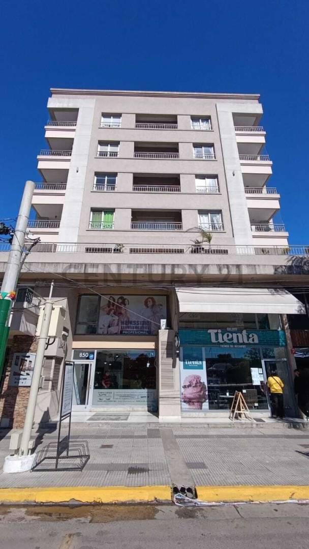 3 Ambientes en Edificio ITUZAINGÓ PLAZA I a 1 cuadra de Estación — foto 1
