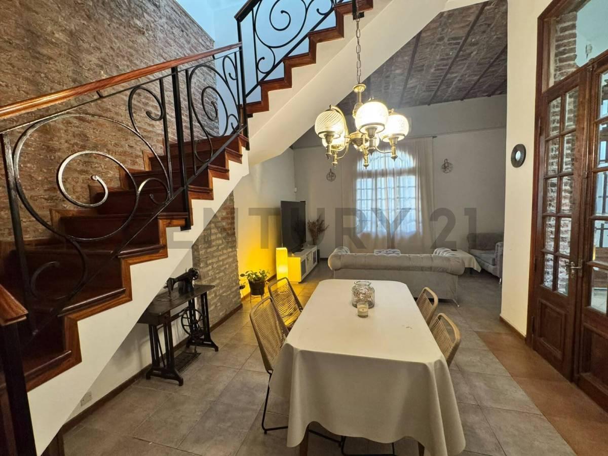 Alquiler Casa de Estilo en Alquiler | Gran Potencial para Gastronomía, Oficinas o Vivienda | A metro — foto 1