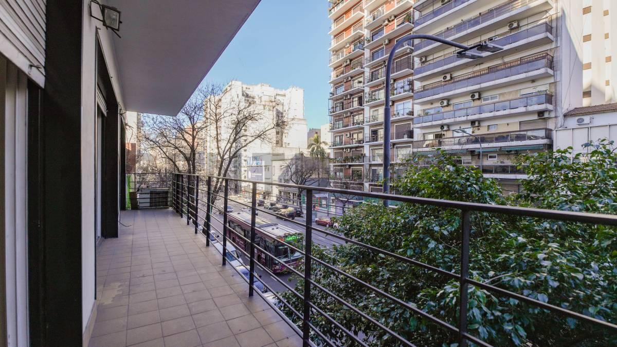 VENTA SEMIPISO DE 4 AMB.C/ BALCON Y ESPACIOGUARDACOCHE-CABALLITO — foto 1