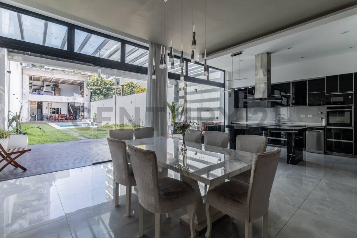 Venta- Permuta Hermosa Casa de 5 ambientes en Villa del Parque — foto 1