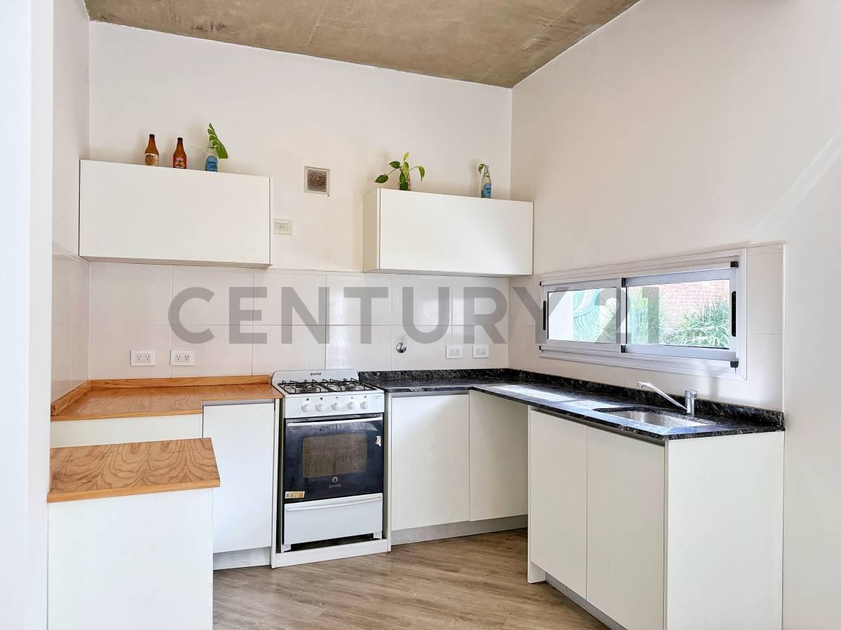 VENTA DE DEPARTAMENTO DE 1 DORMITORIO CON COCHERA EN LA PLATA — foto 1