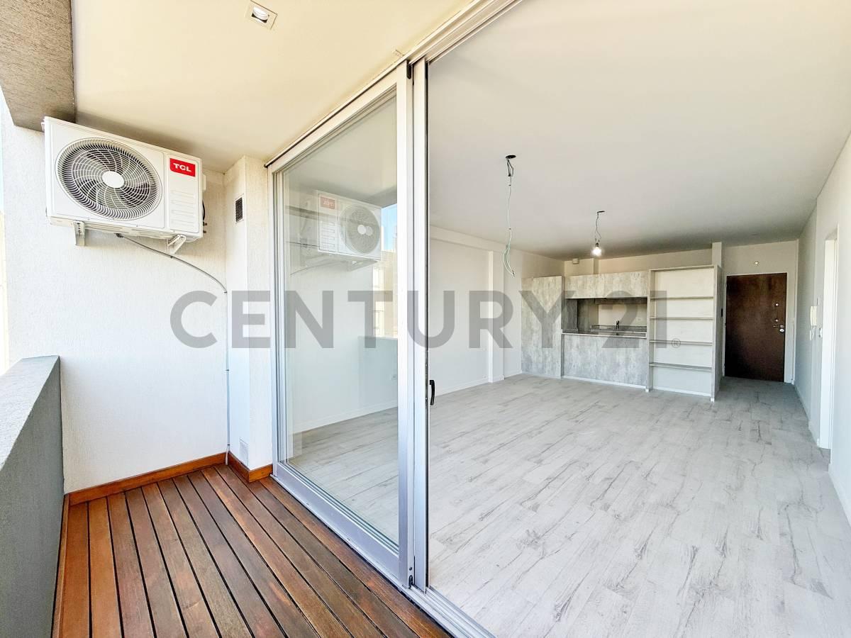 VENTA DE DEPARTAMENTO DE CATEGORIA -2 DORMITORIOS CON BALCON EN LA PLATA — foto 1