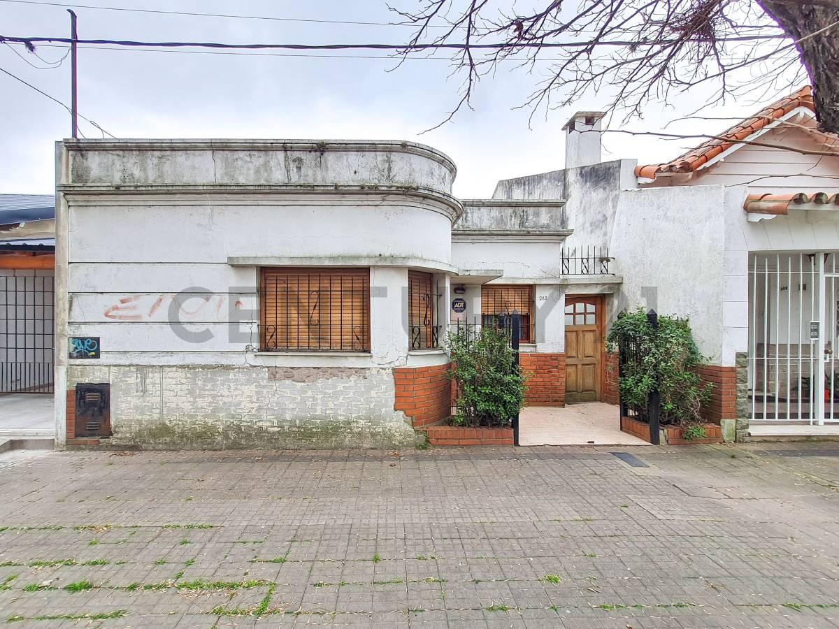 Casa en venta 3 dormitorios y parque en La Plata — foto 1