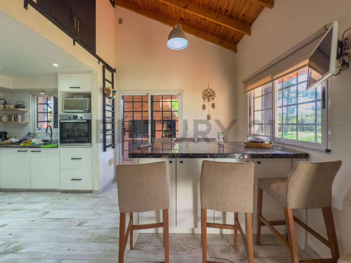Casa en venta Villa Elisa con pileta y parque — foto 1