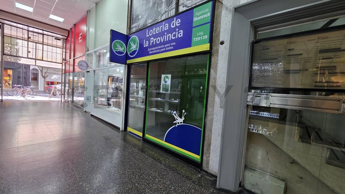 Local en venta en La Plata centro calle 8 con renta activa — foto 1